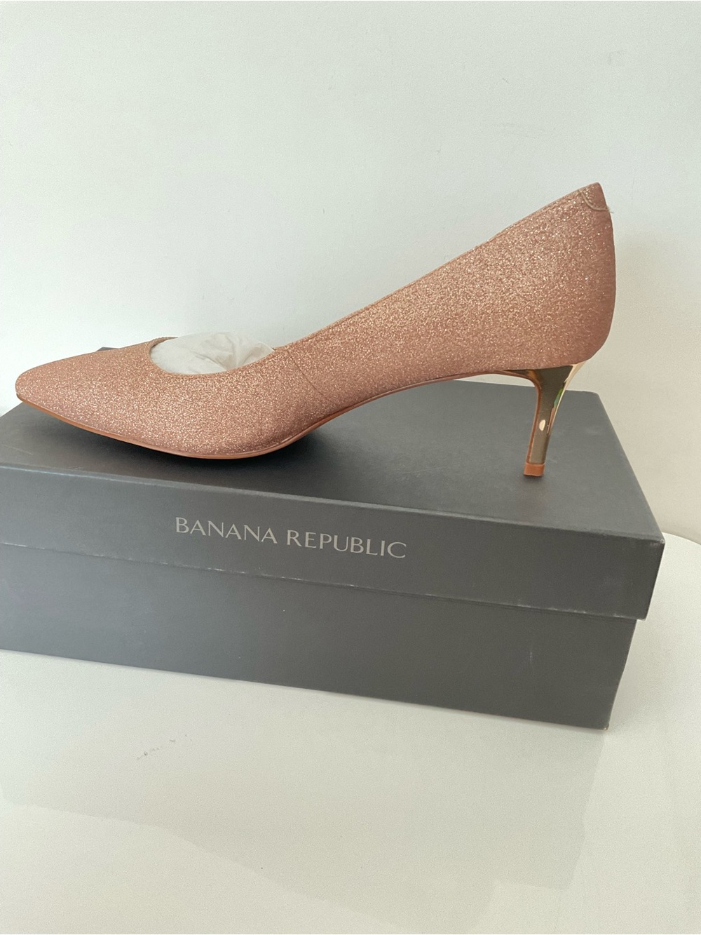 Banana Republic Rose Gold Glitter Kitten Heel Pump Size 10 (NWT)